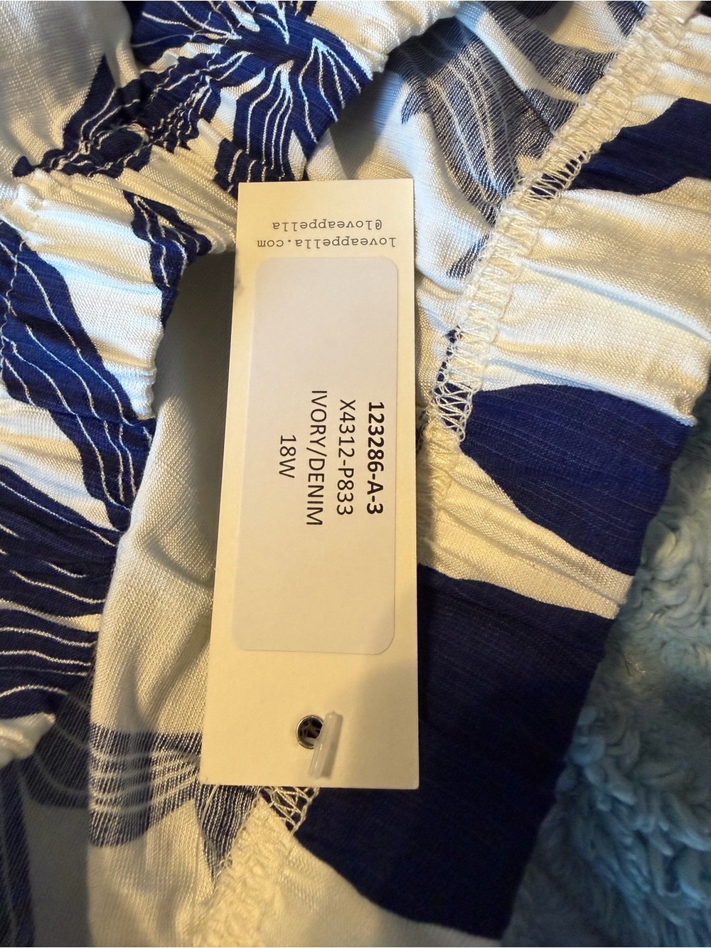 NWT Loveappella Ivory & Navy Tropical Print Pull-On Shorts 18W Linen Blend - Picture 8 of 9